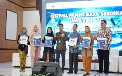 SMKN 1 PRINGAPUS RAIH PENGHARGAAN BOOTH PALING INOVATIF DI FESTIVAL PANEN RAYA BERDIKARI JAWA TENGAH 2025